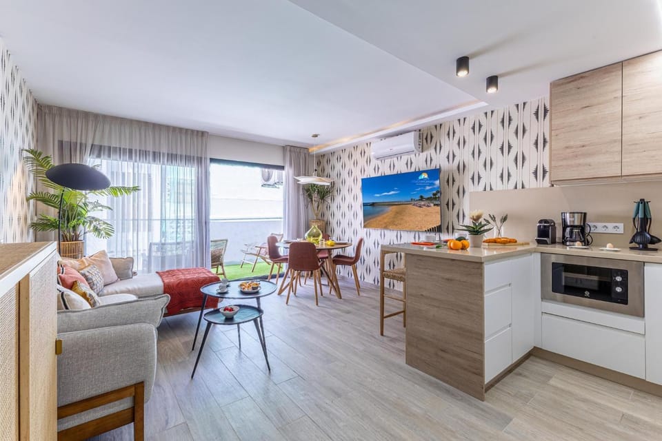 Kitchen or kitchenette, Living room, Dining area