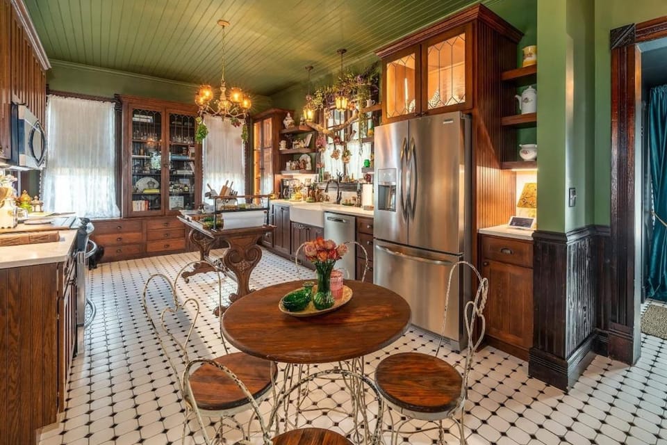 Magical Victorian near hiking wine trail House in Anna