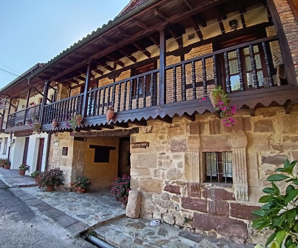 El Espesedo, a 5km de Cabárceno, 6 habitaciones y 6 baños, jardin 500m2 Country House in Cantabria