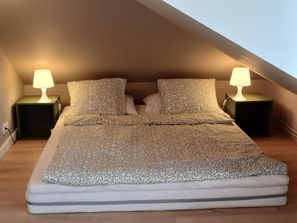 Bed, Bedroom
