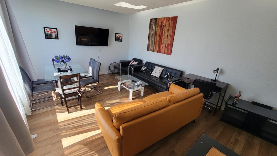 3 Bedroom House Near Airport and Downtown Apartment in Calgary