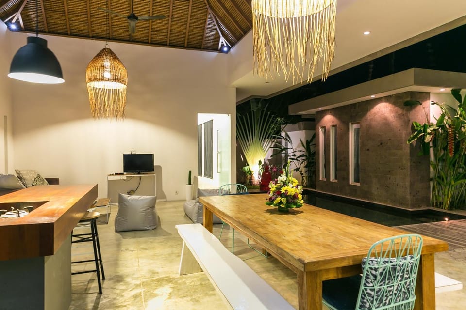 TV and multimedia, Coffee/tea facilities, Kitchen or kitchenette, Living room, Seating area, Swimming pool