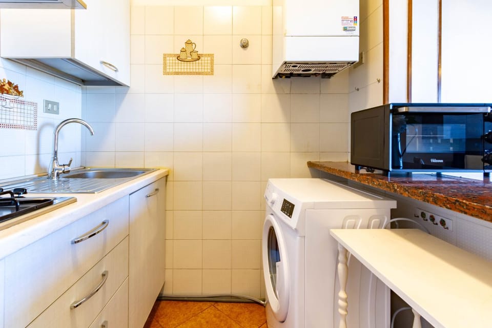 Kitchen or kitchenette, stove, washing machine