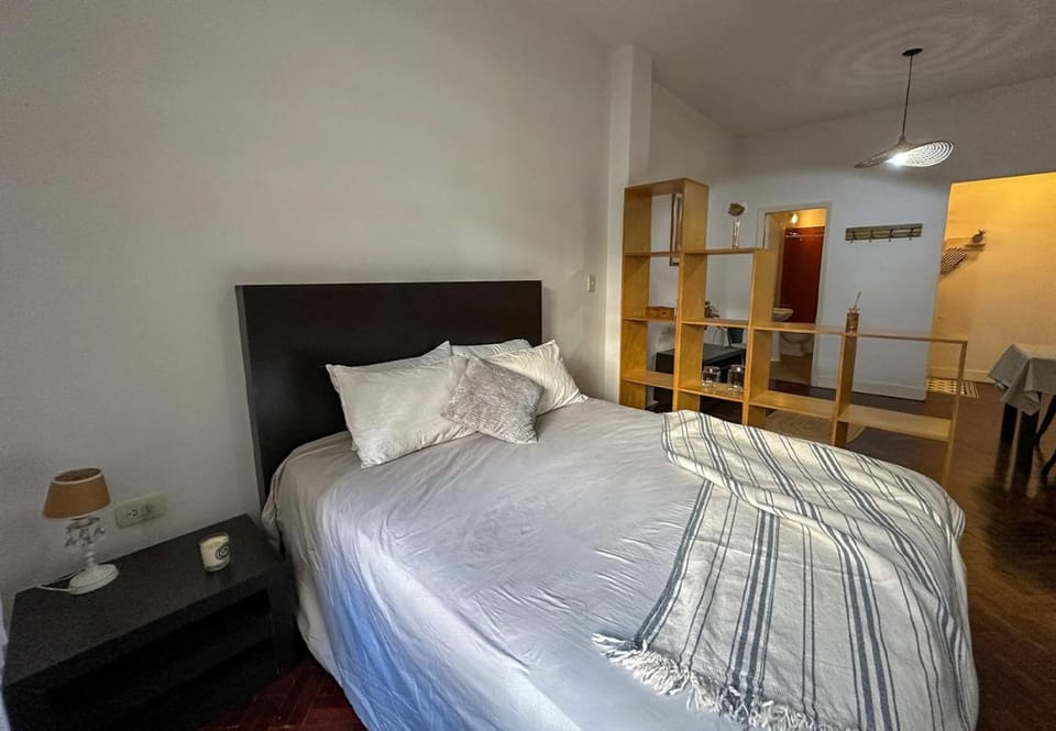 RentUp - Clasico y comodo monoambiente en Recoleta Apartment in Buenos Aires