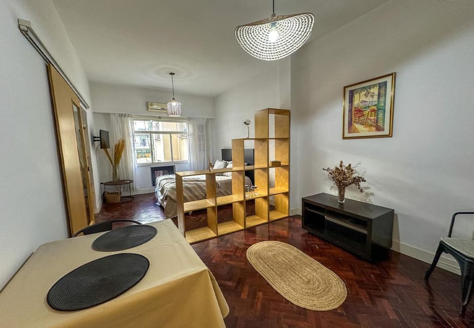 RentUp - Clasico y comodo monoambiente en Recoleta Apartment in Buenos Aires