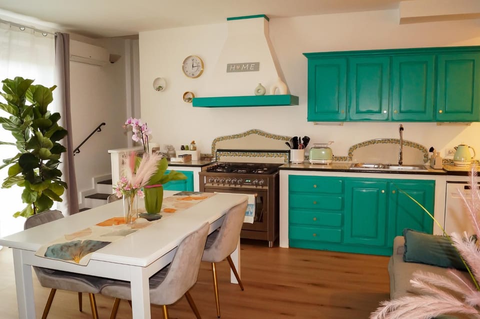 Kitchen or kitchenette, Living room, stove