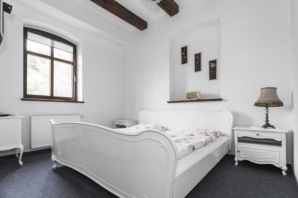 W Starym Młynie Bed and Breakfast in Lower Silesian Voivodeship