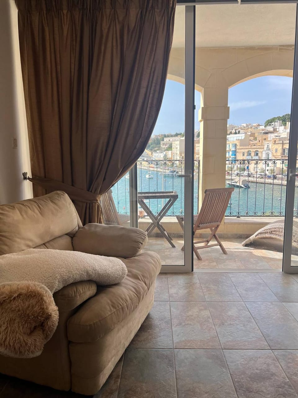View (from property/room), Balcony/Terrace, Living room, Seating area, Sea view