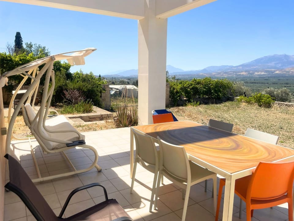 Patio, Natural landscape, View (from property/room), Balcony/Terrace, Seating area, Dining area, Mountain view