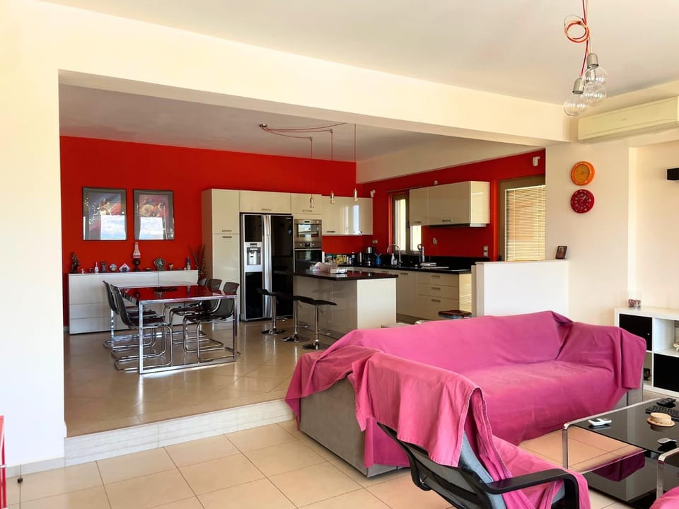 Kitchen or kitchenette, Living room, Seating area, Dining area, minibar, oven, stove