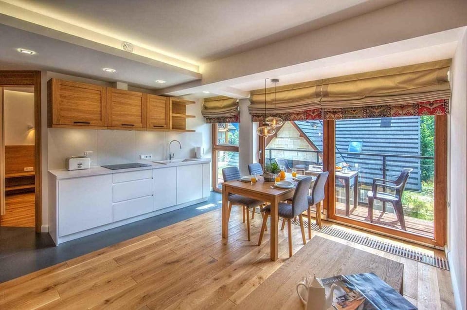 Kitchen or kitchenette, Seating area, Dining area