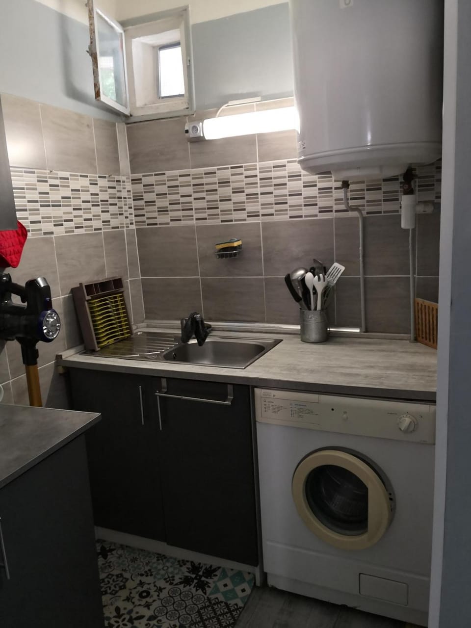 Kitchen or kitchenette