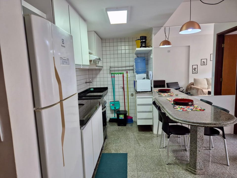 Kitchen or kitchenette, Dining area, oven, stove