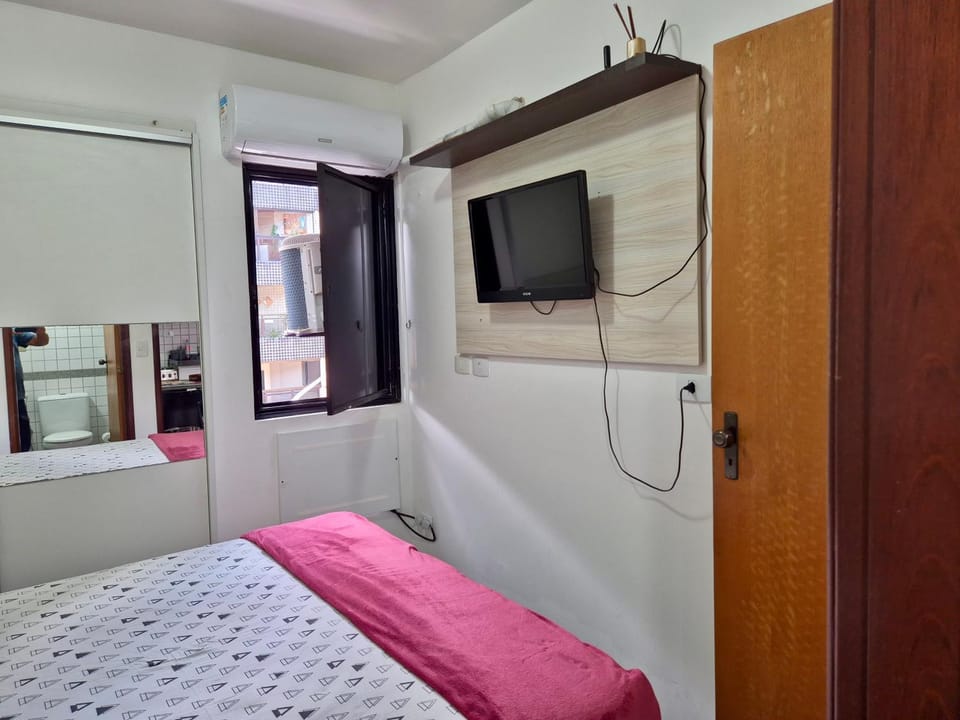 Bed, TV and multimedia, Photo of the whole room, Bedroom, wardrobe