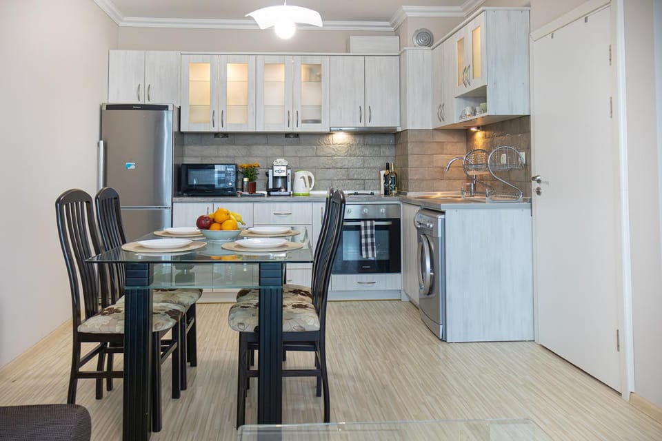 Kitchen or kitchenette, Dining area, oven, stove, toaster