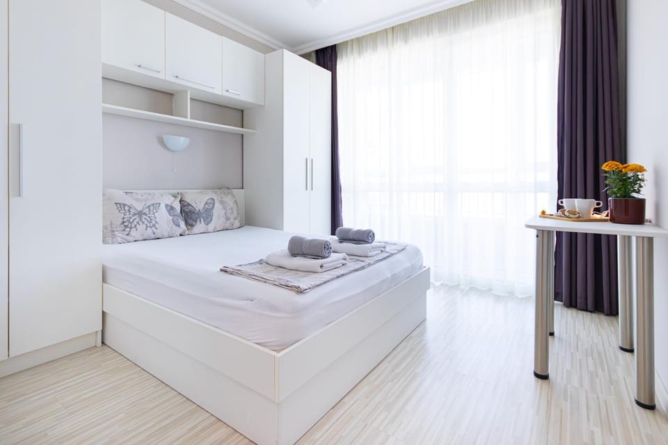 Bed, Photo of the whole room, Bedroom, towels, air conditioner