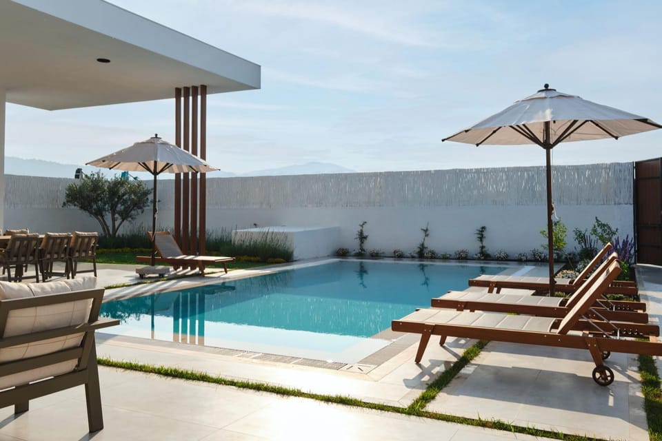 Patio, Day, Pool view, Swimming pool, sunbed