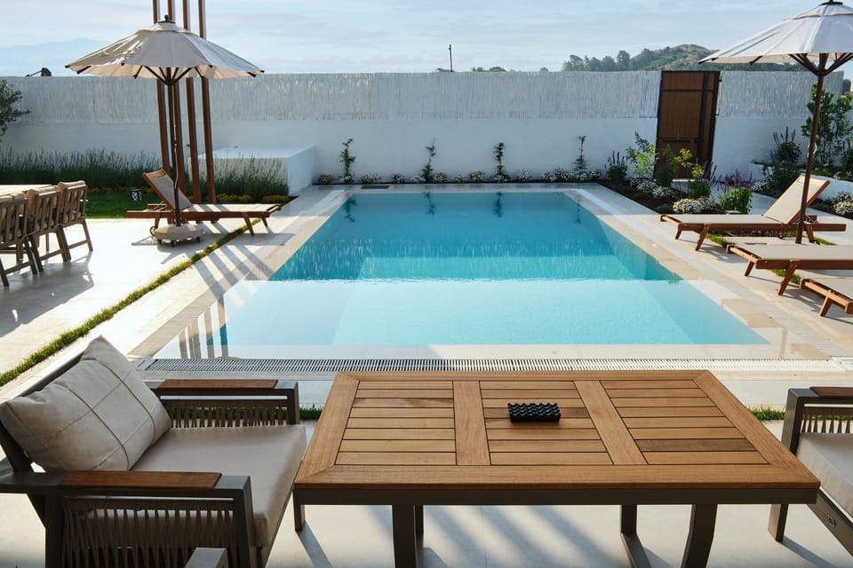 Patio, Day, Natural landscape, Mountain view, Pool view, Swimming pool, sunbed