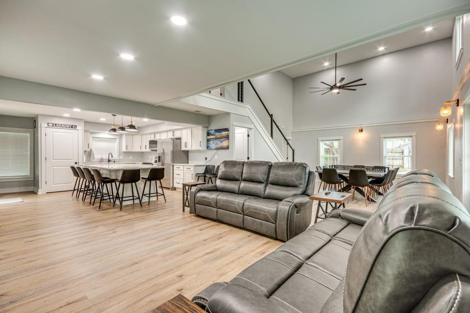 3 Mi to Navarre Beach: Home w/ Furnished Patio House in Alabama