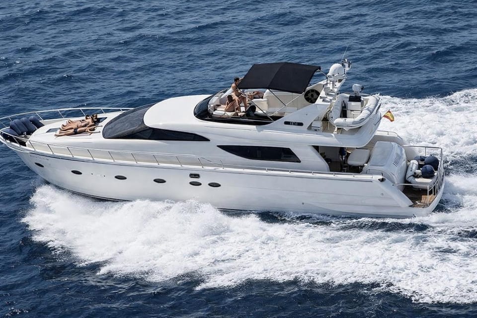 PALME Yacht - Cannes Port Canto - Pointe Croisette - Face à la Mer Docked boat in Cannes