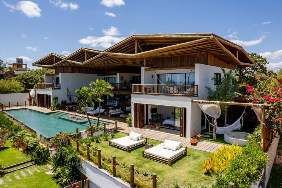 Property building, Patio, Spring, Day, Natural landscape, Garden, Garden view, Pool view, Swimming pool, sunbed