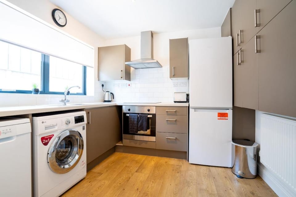Kitchen or kitchenette, dishwasher, oven, pet friendly, stove, washing machine