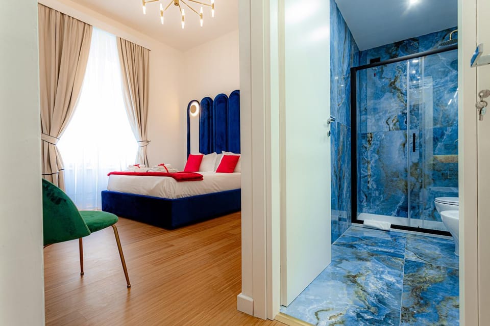 Shower, Bed, Bathroom, Photo of the whole room, Bedroom, Bath, towels