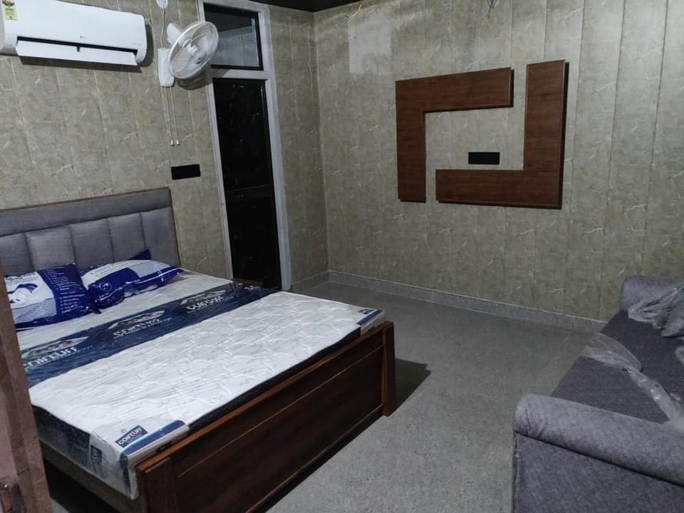 SHANTI HOME STAY a Bed and Breakfast in Maharashtra