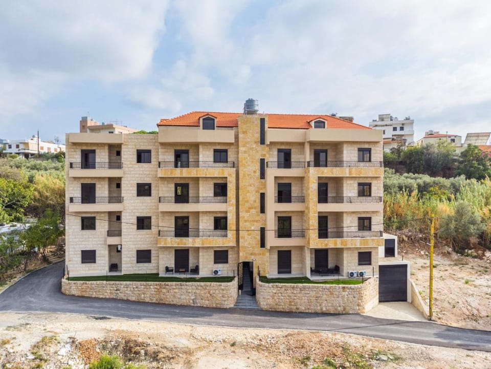 Property building, Day, Location