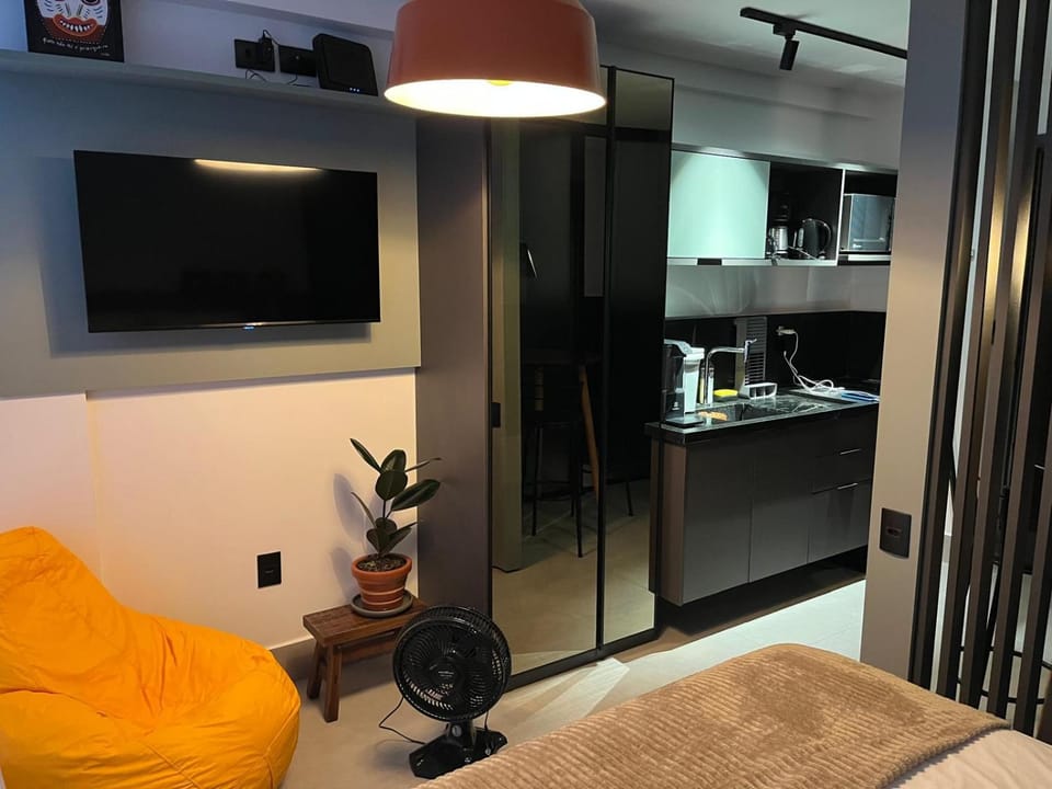 Kitchen or kitchenette, Bedroom, stove