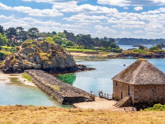 MOLENE I Studio Neuf I Parking Gratuit I Proche Mer I Wifi haut débit Apartment in Brittany