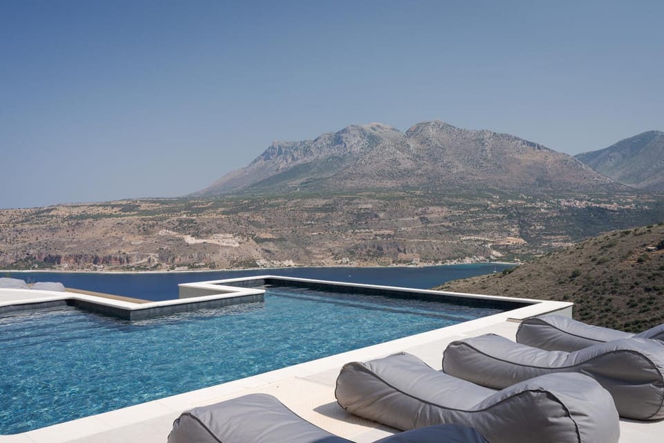Nearby landmark, Day, Natural landscape, Seating area, Mountain view, Pool view, Sea view, Swimming pool, sunbed