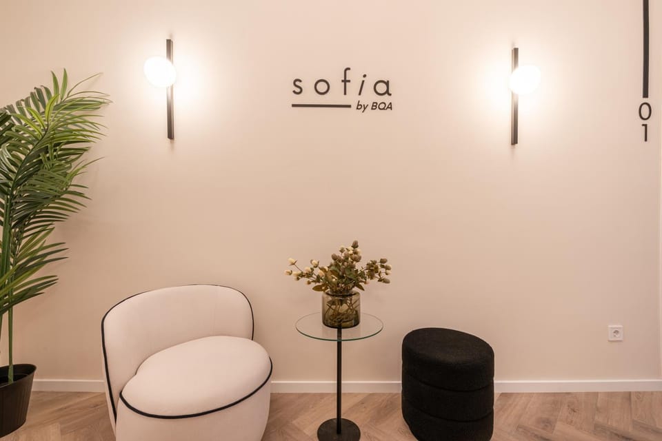 Living room, Seating area, On site, Text overlay