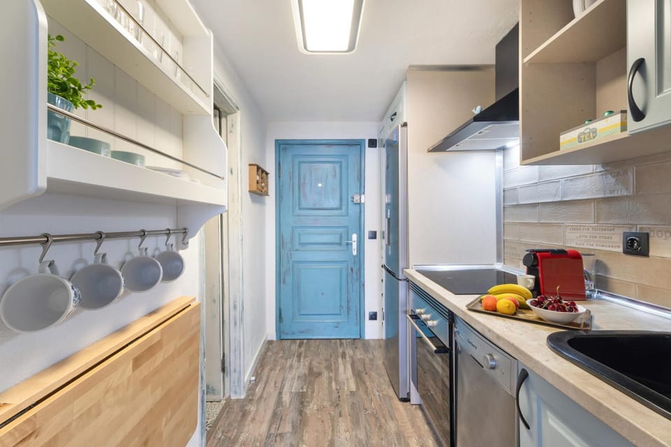 Kitchen or kitchenette, Living room