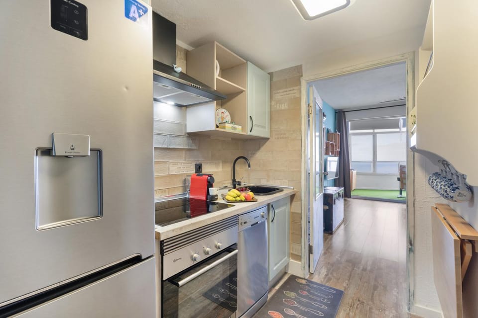 Kitchen or kitchenette, Living room