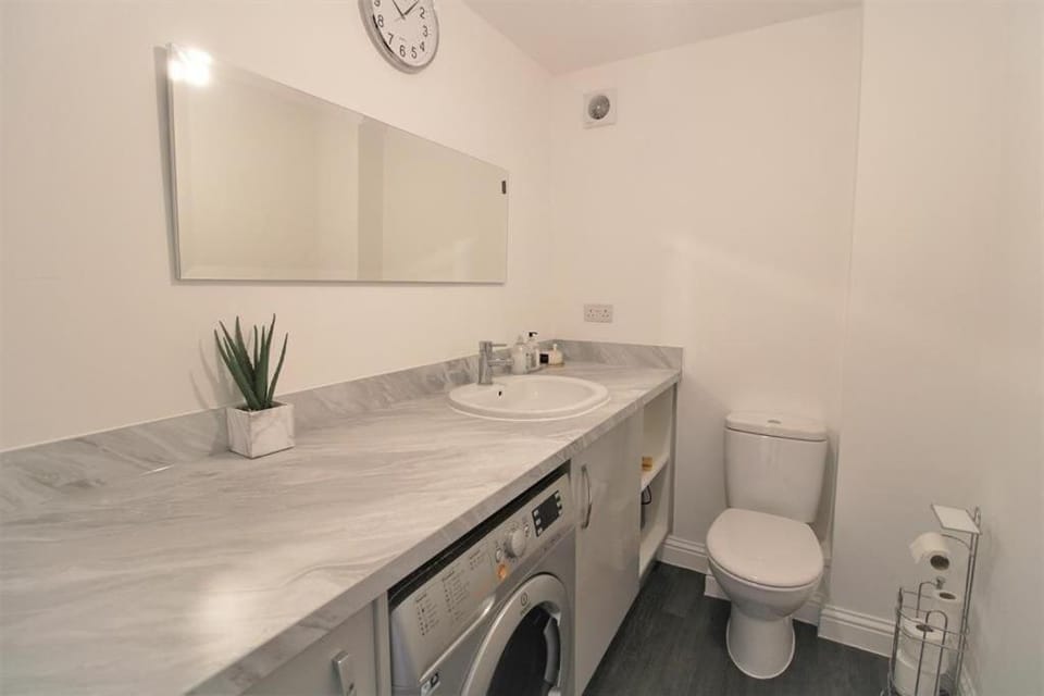 5 bed and 3 bath house in London House in Dartford
