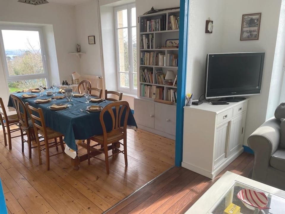 Library, TV and multimedia, Living room, Dining area