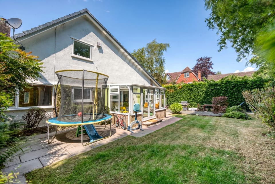 Quirky Family Friendly Home House in Solihull