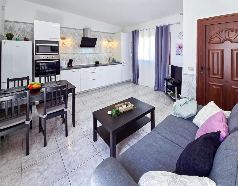 Kitchen or kitchenette, Living room