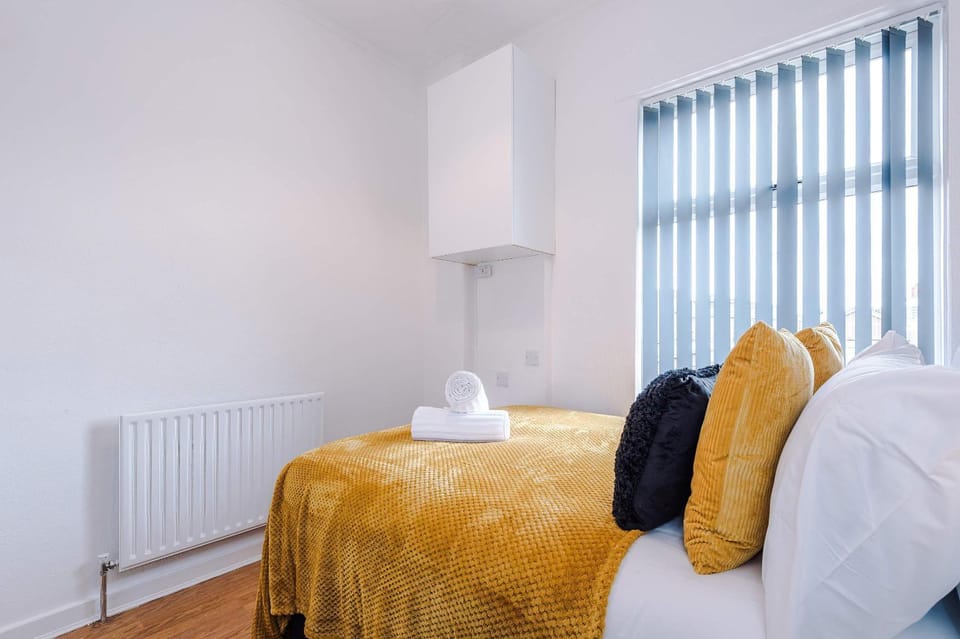 Spacious 2-Bed Home 5mins to Co-op Live & Etihad Campus w Free Parking House in Manchester