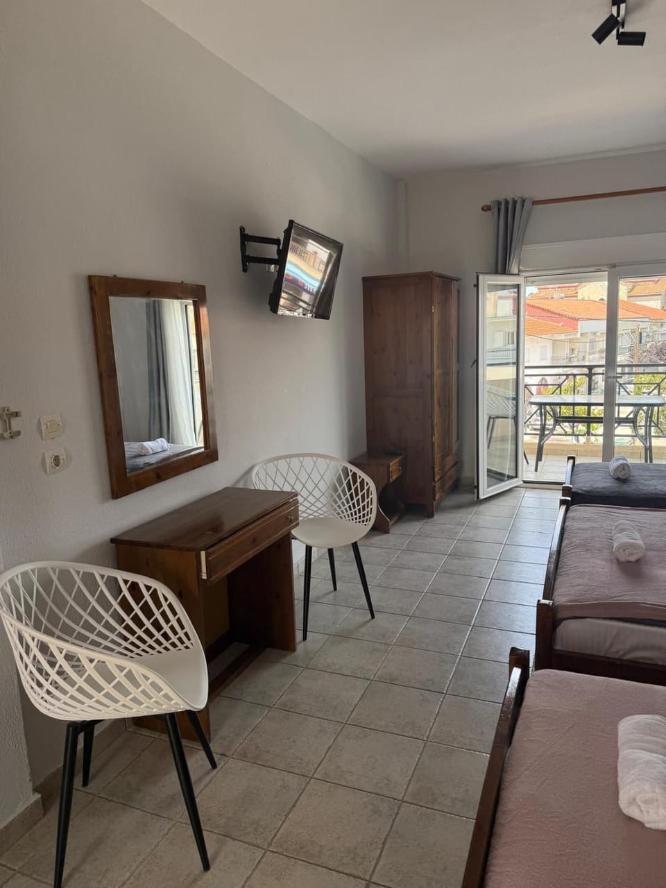 Bed, TV and multimedia, Balcony/Terrace, Photo of the whole room, Seating area