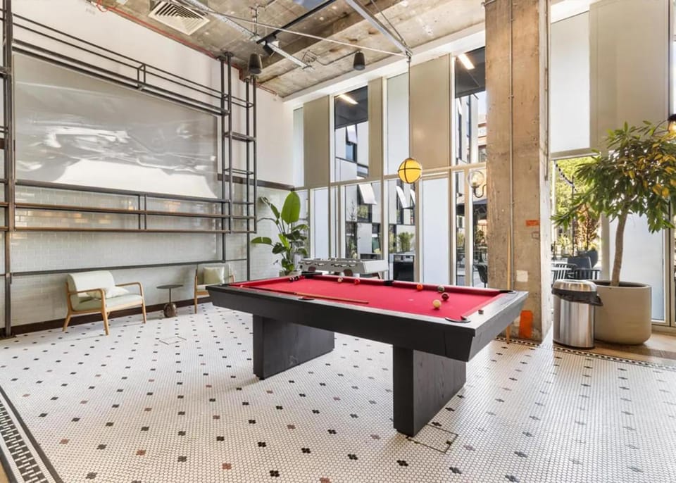 Billiard, Game Room