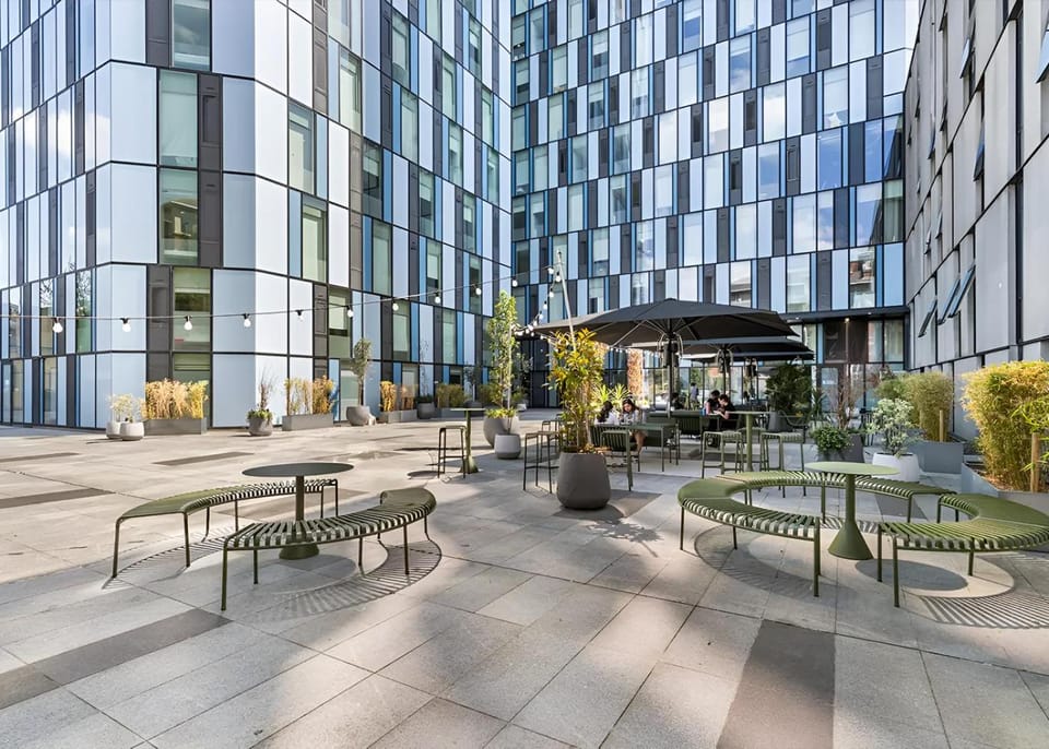 Property building, Communal lounge/ TV room, Day, Location