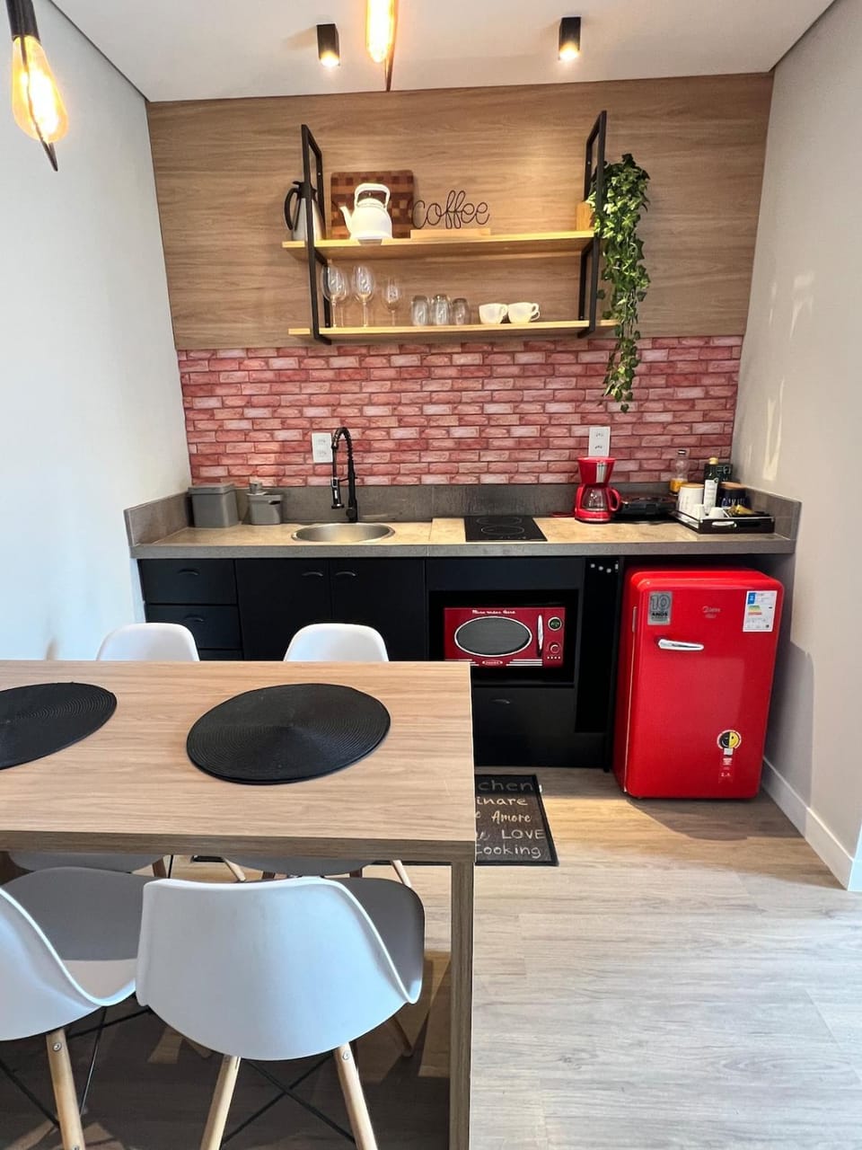 Kitchen or kitchenette, Dining area, stove, toaster