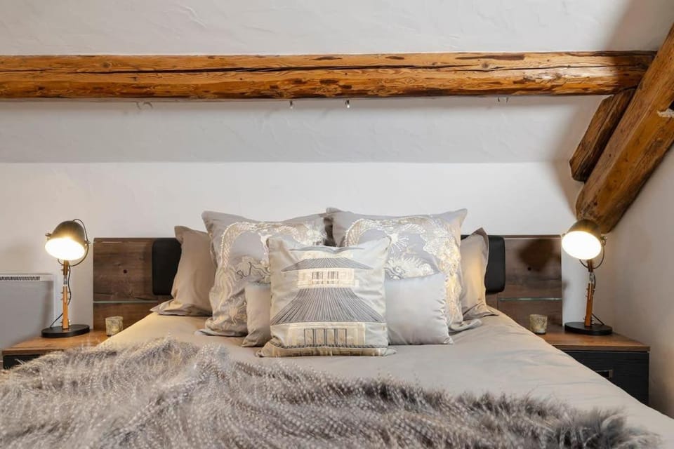 Penthouse Lyret by Pangea - Quiet - Parking - Jacuzzi Apartment in Chamonix