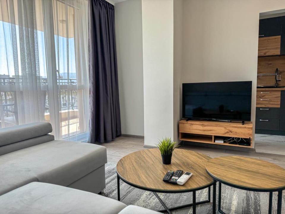 TV and multimedia, View (from property/room), Living room, Seating area, internet