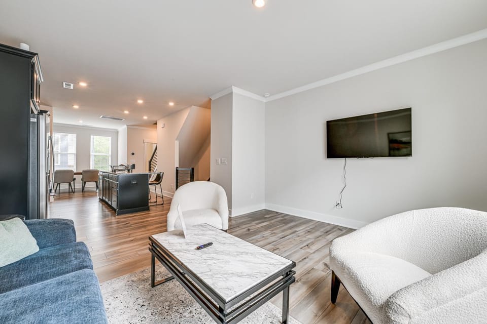 Walk to Music Factory: Townhome w/ Rooftop Deck! House in Charlotte