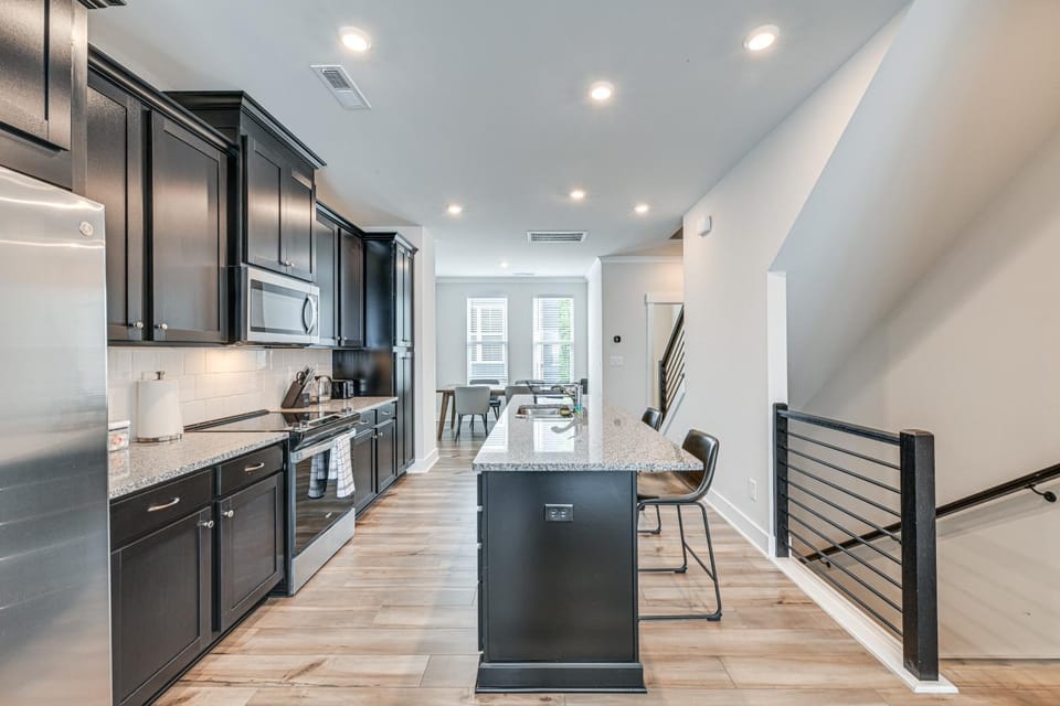 Walk to Music Factory: Townhome w/ Rooftop Deck! House in Charlotte