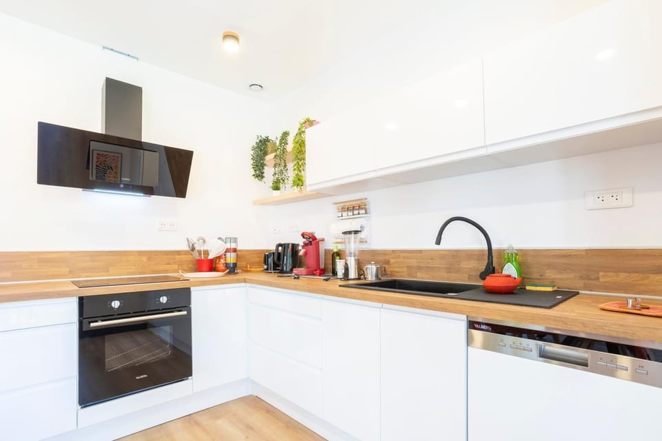 Kitchen or kitchenette, Living room