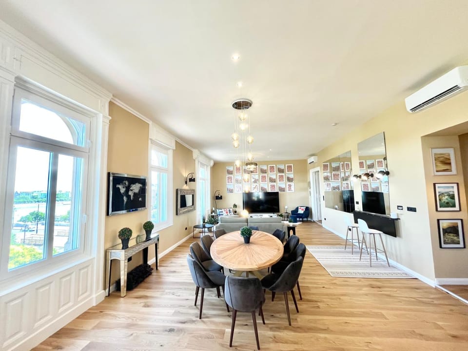 Communal lounge/ TV room, Living room, Dining area